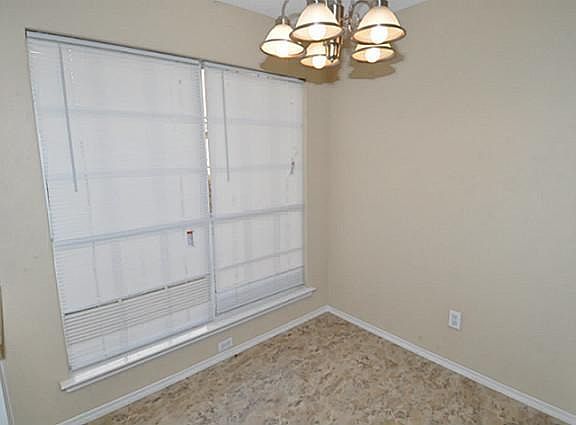 4th image of 1369 Boyd St