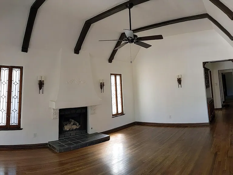239 Orizaba Ave — Photo 5