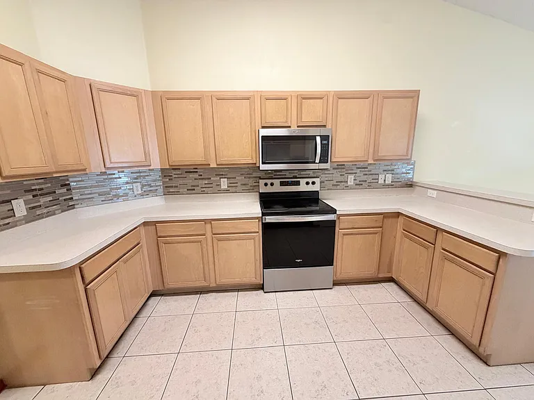 1613 SW Whipple Ave — Photo 16