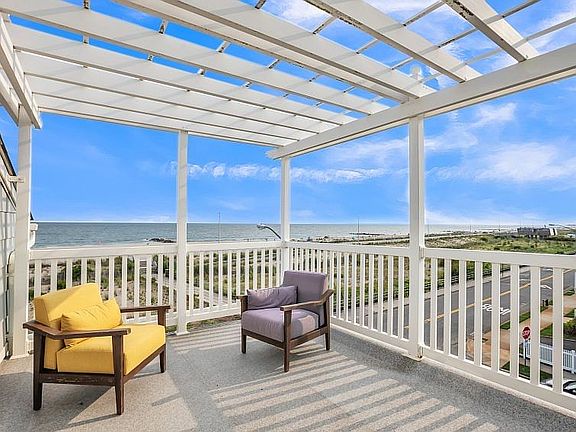 Roof patio deck top floor