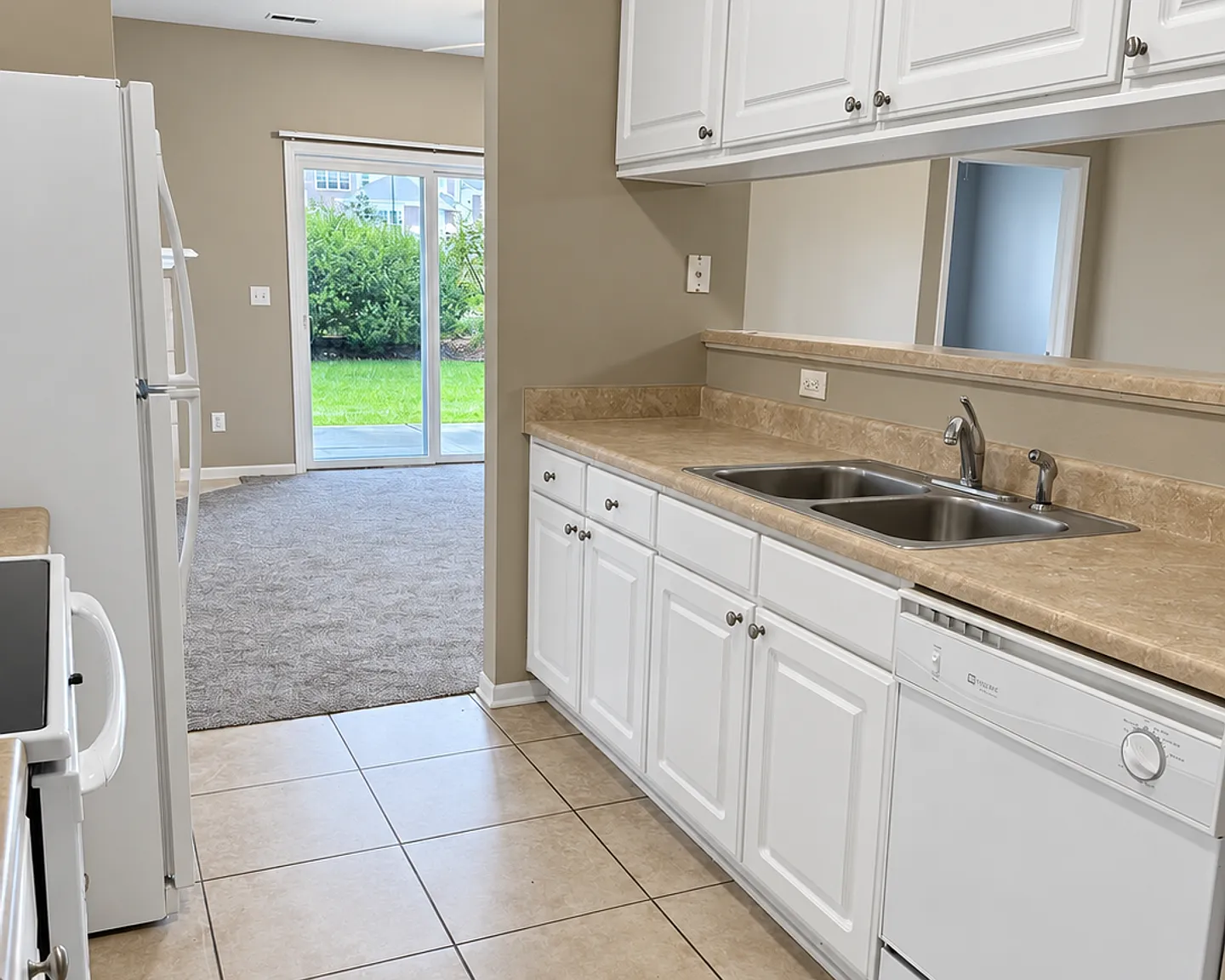 6350 Coachlight Dr — Photo 4