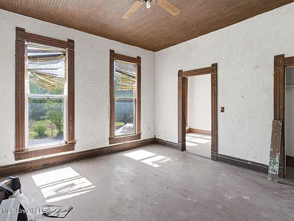 23rd image of 530 Buschman St