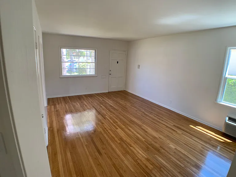 1526 Dixon St — Photo 8