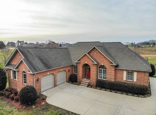 902 Waterstone Cir, Greeneville, TN 37745