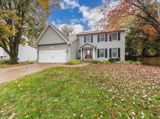 2280 Lindenwood Dr, Bettendorf, IA