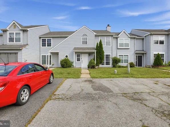 5 Stark Ct, Newark, DE 19702