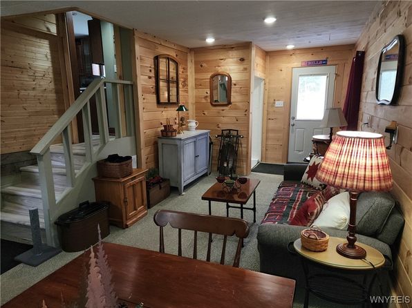 1730 Billington Rd, East Aurora, NY 14052