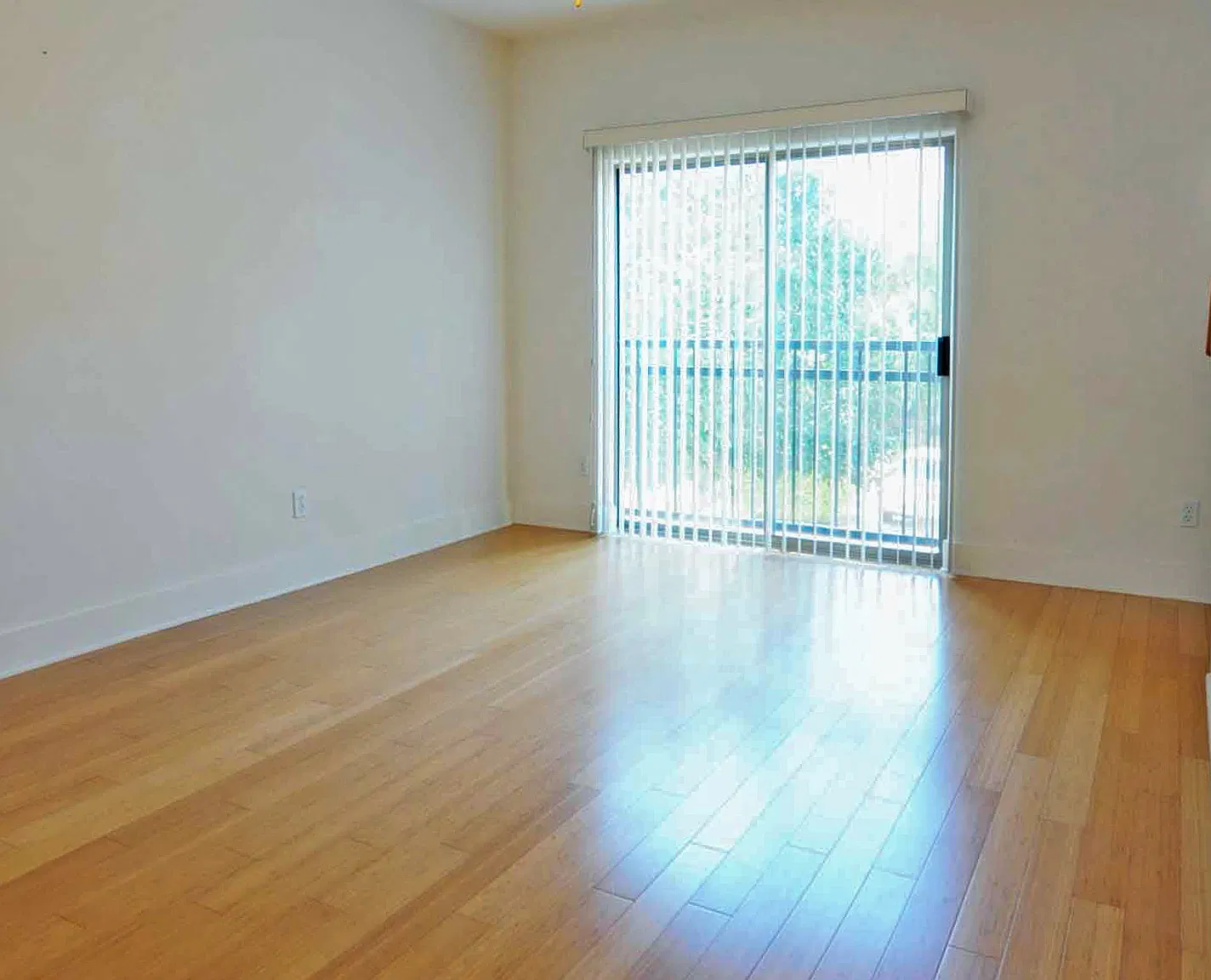 3 bed, 2.5 bath, 1376 sqft, $1,645 — Photo 4