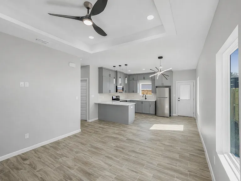 2409 Indian Creek Ave #3 — Photo 4