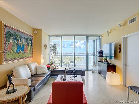 2nd image of 601 NE 36th St APT 3009