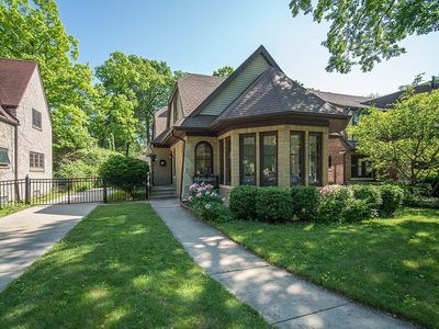 721 E Briarwood Pl, Whitefish Bay, WI, 53217