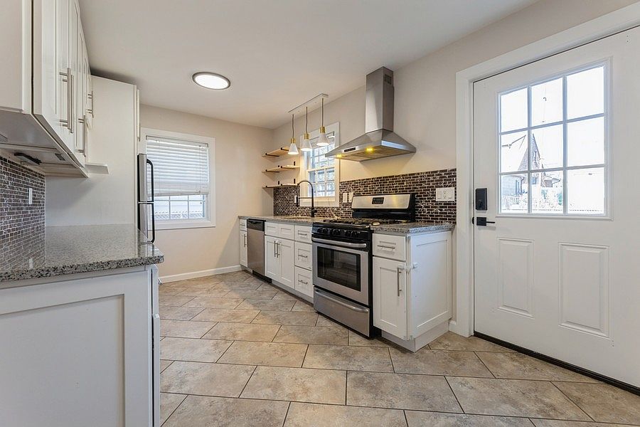 1st image of 33 Garden Ct N #1