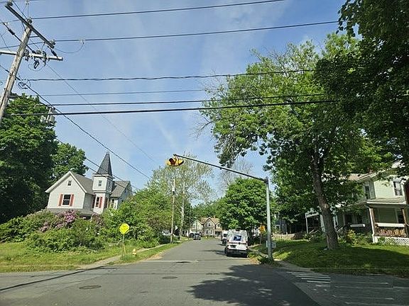 4th image of 42 Garfield St