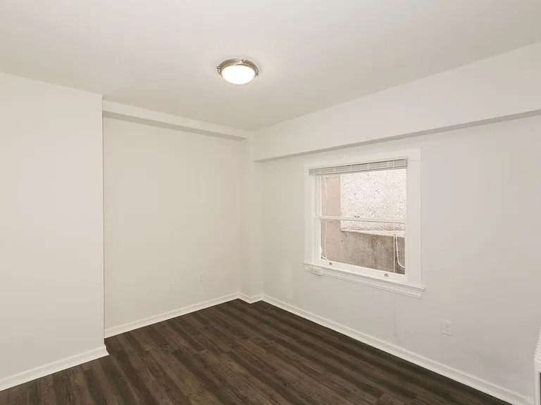 650 Ellis — Photo 1