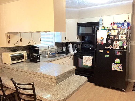 3rd image of 386 Cloverdale Ln