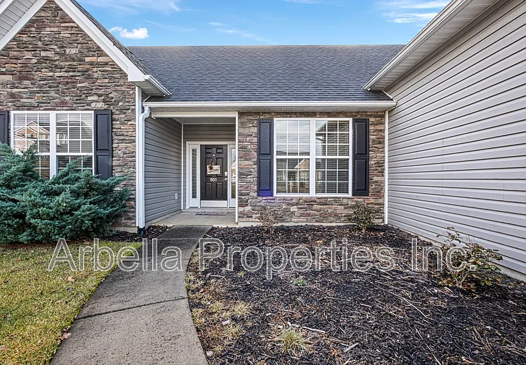 901 Hackney Rd — Photo 1