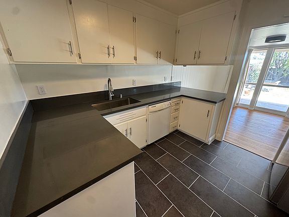 Newly Renovated Kitchen. New Tiles, Counters, Appliances.