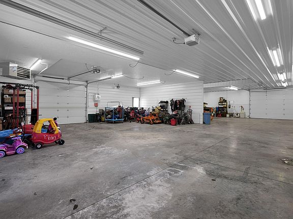 3rd image of 525 Boone Ln