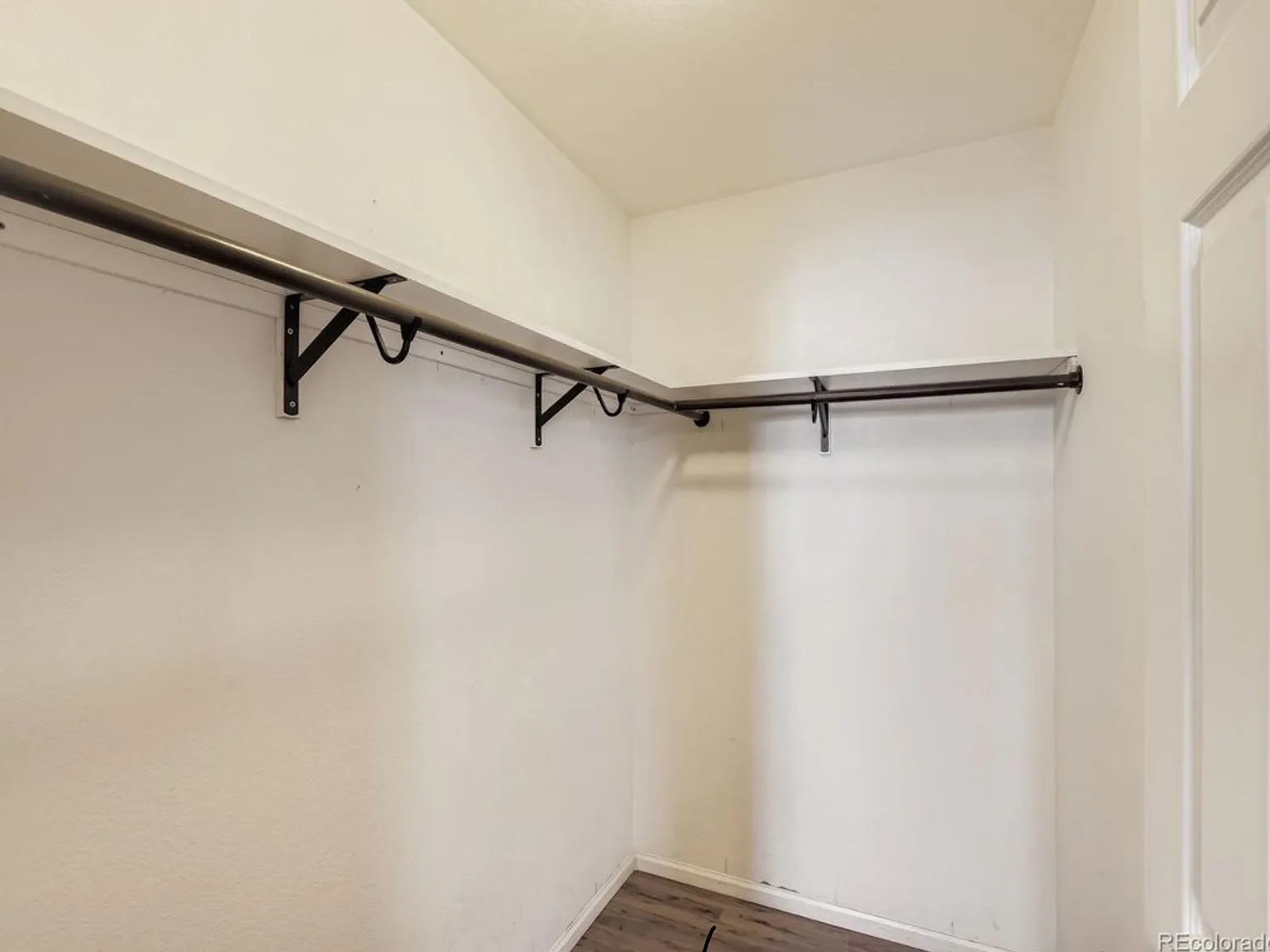 7979 S Kittredge Way — Photo 4