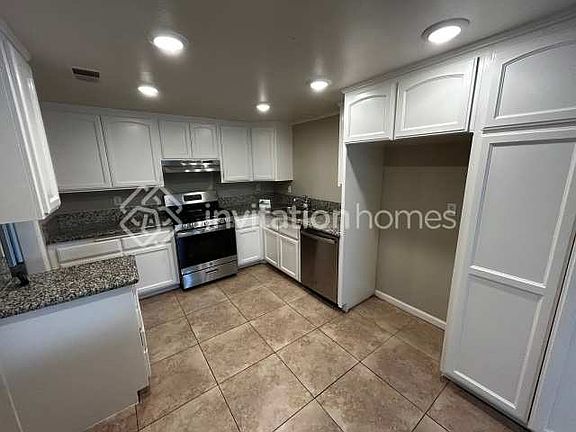 4th image of 326 W Francis St