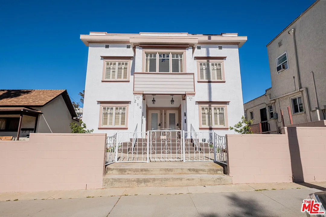2 bed, 2.0 bath, 990 sqft, $4,125 — Photo 1