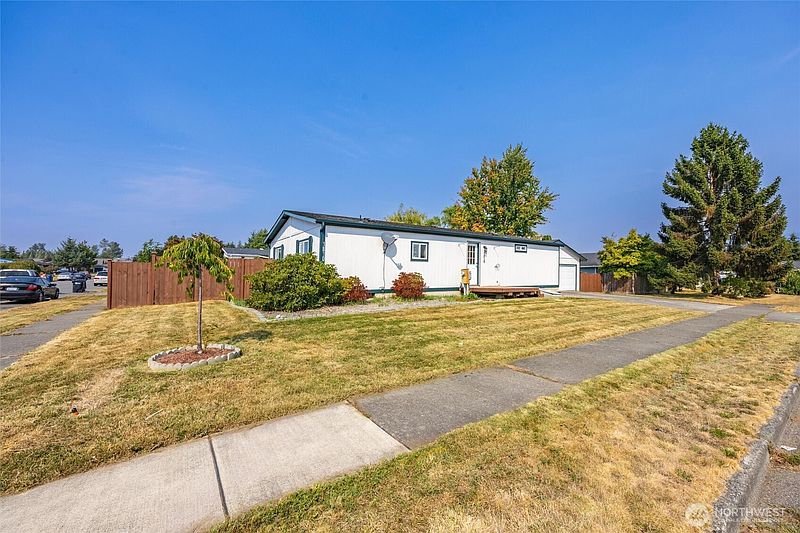 2nd image of 1810 N 33rd Place
