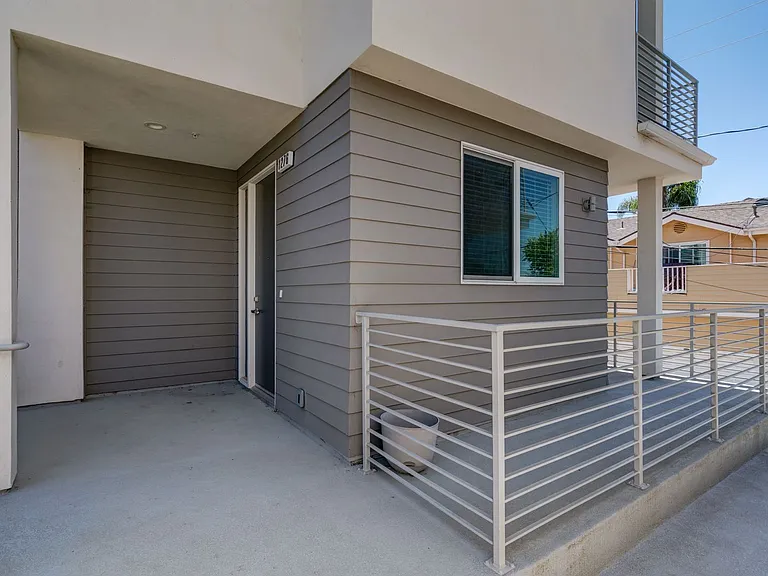 1276 E Santa Clara St — Photo 3