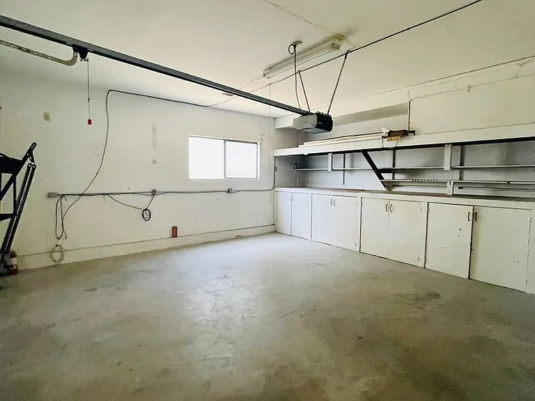 1047 Driftwood Ln — Photo 37