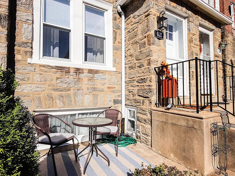 638 Maris St — Photo 3