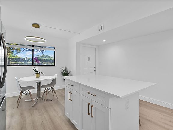 3rd image of 15461 Pembridge 112 Drive #112