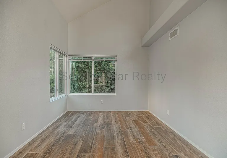 3801 E Orchid Ln — Photo 6