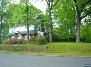 690 Summit Ave, Hackensack, NJ 07601