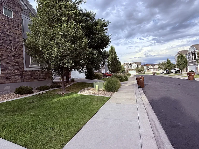 298 E Cordoba Dr — Photo 32