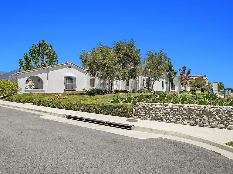 821 Parisa Pl — Photo 48