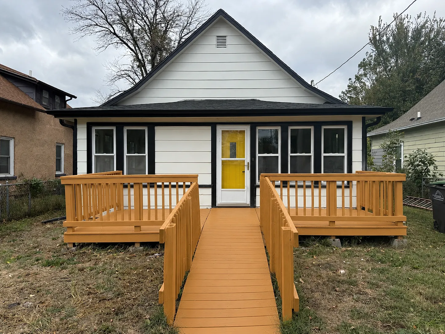 2050 E Grand Ave — Photo 1