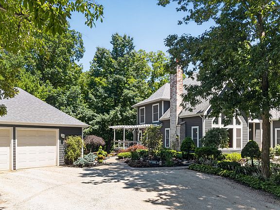 4th image of 3410 Overlook Dr