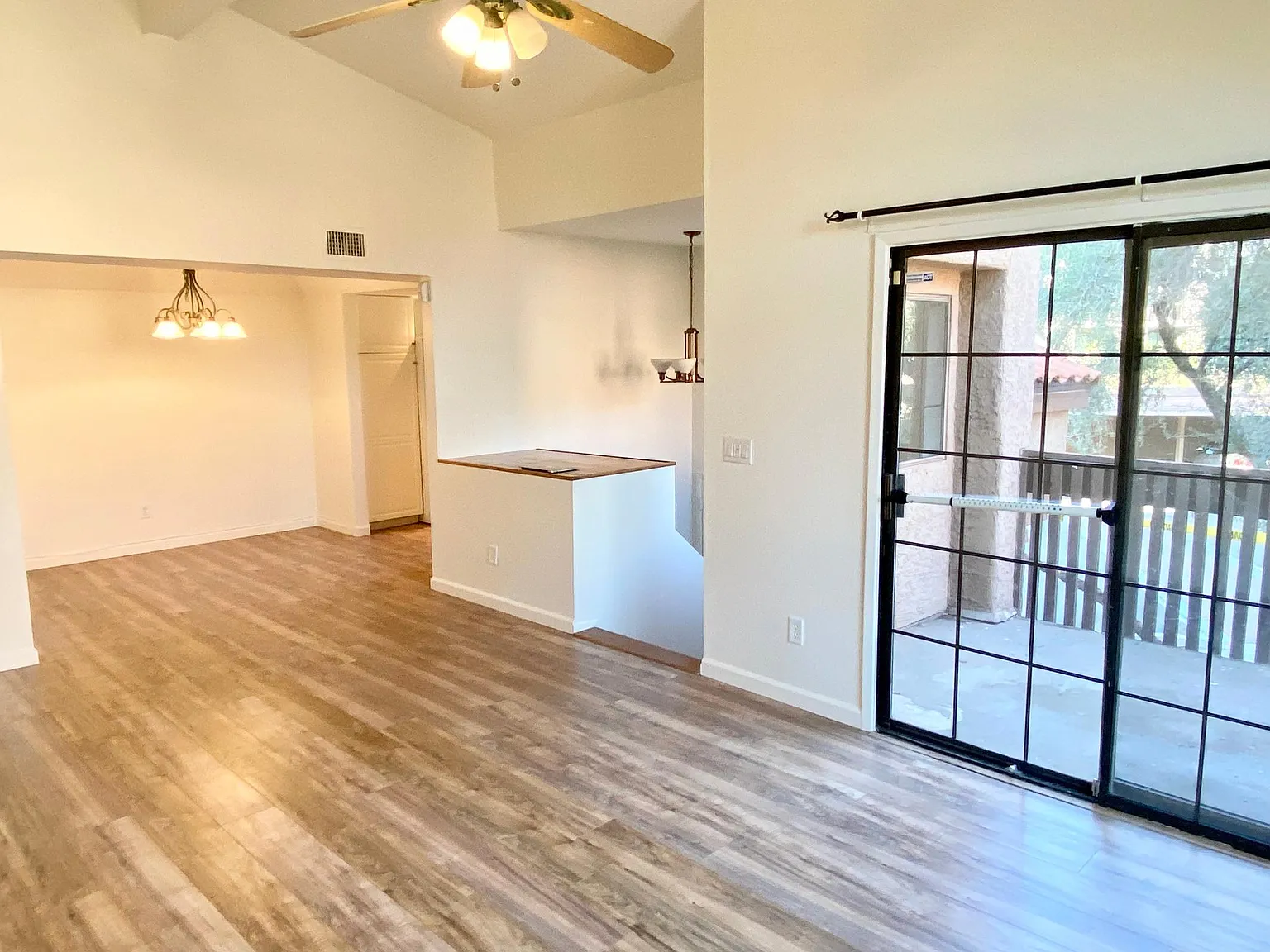 2 bed, 1140 sqft, $1,895 — Photo 2