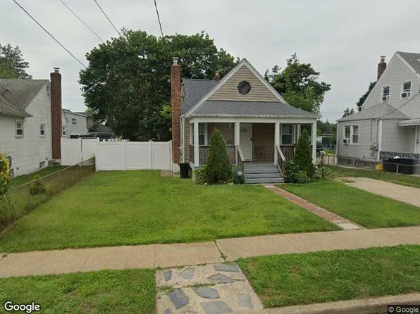476 Decatur St, Uniondale, NY 11553