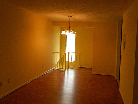 3rd image of 7074 Oakhill Cir