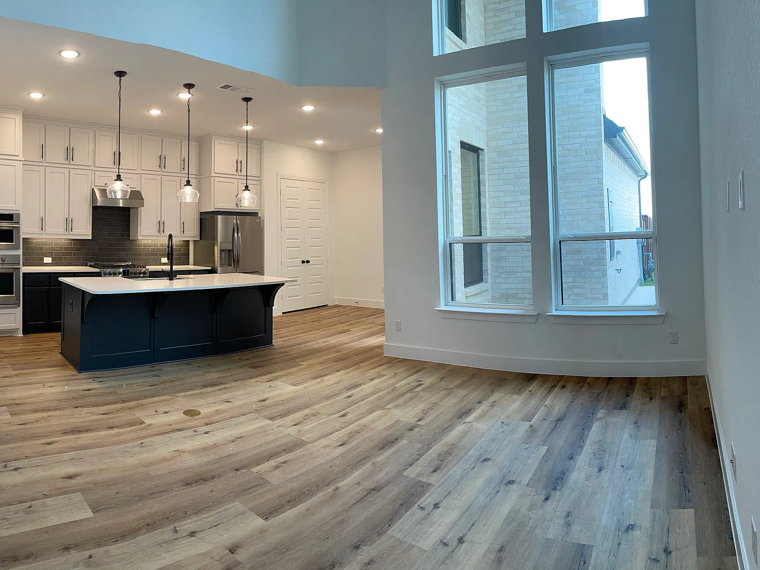 3 bed, 2.5 bath, 1761 sqft, $3,200 — Photo 2