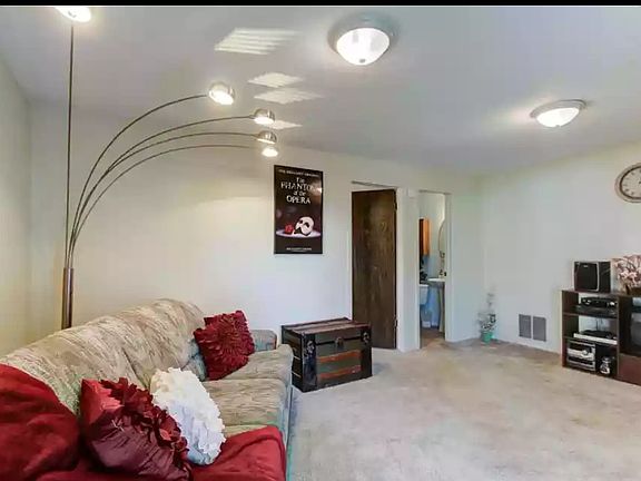 4th image of 1512 S 141st Avenue Cir