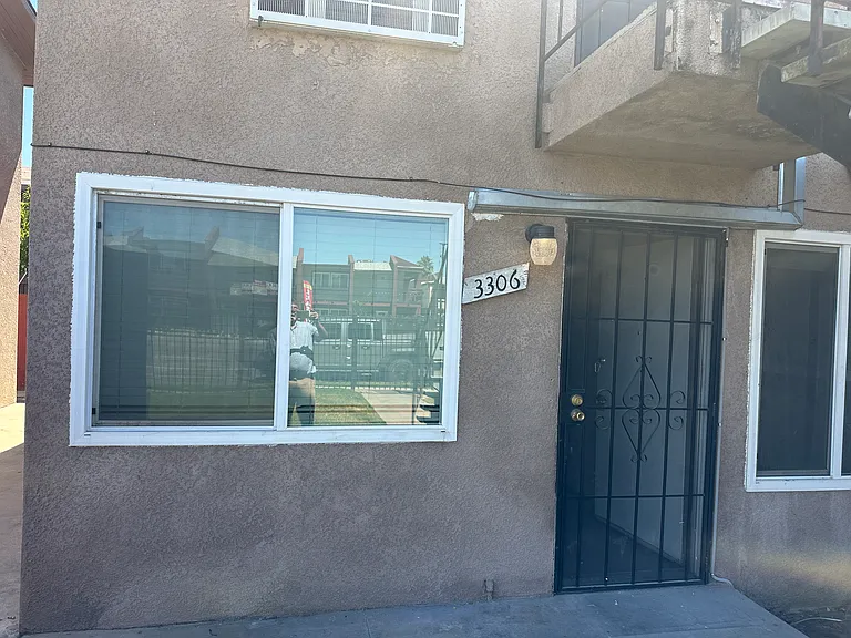 3306 N Maple Ave — Photo 3