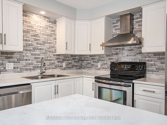 4th image of 45 Robertson Dr