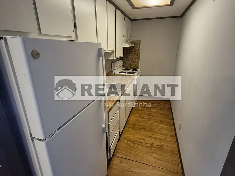 406 Amhurst Dr — Photo 4