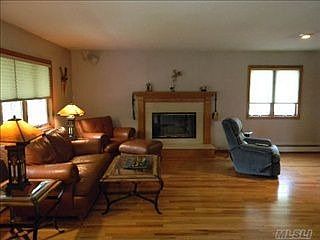 2nd image of 147 Robinson Ave