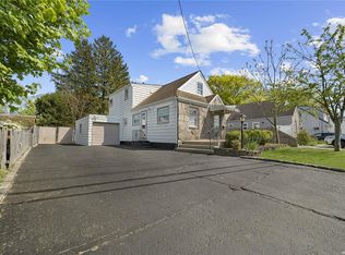435 Hempstead Gardens Dr, West Hempstead, NY 11552