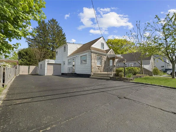 435 Hempstead Gardens Drive, West Hempstead, NY 11552