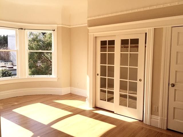 Sunny and beautiful Living Room