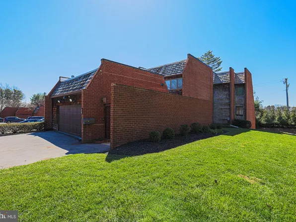 110 Old Crossing Dr, Baltimore, MD 21208