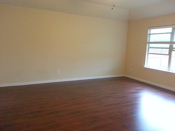 5th image of 2209 Sun Creek Dr